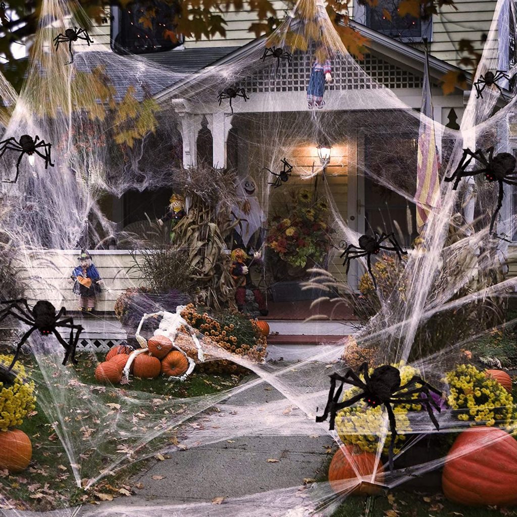 15+ Spooky Outdoor Halloween Decorations - Meghan Pugsly